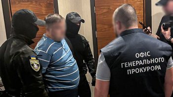 Торгував кокаїном з Еквадору: у Львові затримали експоліцейського, до схеми причетні й митники (відео)