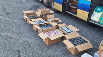 З Рима до Львова: прикордонники вилучили 10 ящиків контрабанди