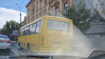 Влаштував «гонки»: у Львові водій маршрутки підрізав інші авто та створював небезпеку на дорозі