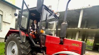 Дрогобичанка безкоштовно опанувала професію трактористки за урядовим проєктом