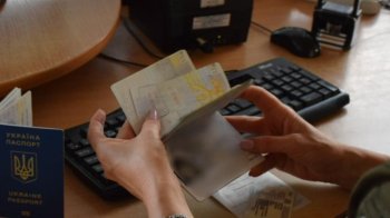 На Закарпатті затримали жінку, яку розшукують за крадіжки.