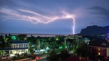 Через грозу на Львівщині без електроенергії залишились майже 140 населених пунктів