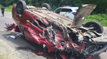 Поблизу Трускавця в ДТП перекинувся легковик — троє людей у лікарні