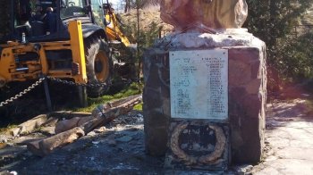 У Дрогобицькому районі ліквідували радянські пам’ятники і братську могилу