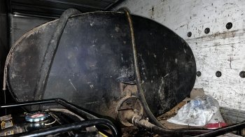 На Львівщині затримали чоловіків, які пошкодили нафтопровід та спробували викрасти 5 тонн пального