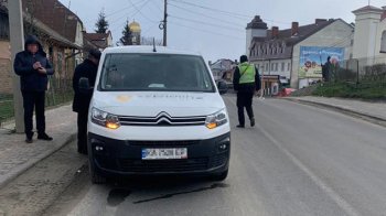 На Львівщині водій-пенсіонер ледь не вбив неповнолітню дівчинку