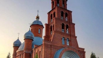 Скандували «ганьба» військовим та рідним загиблого захисника: на Хмельниччині розгорівся скандал із прихильниками УПЦ МП (відео)