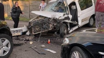 У Львові трапилась автотроща за участі трьох машин: заблоковано вулицю (фото)