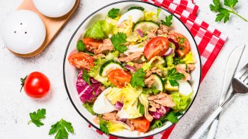 Салат з тунцем