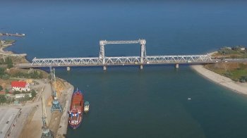 Окупанти вчетверте поцілили ракетою у міст через Дністровський лиман