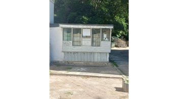 У Брюховичах знесуть п'ять самовільно встановлених МАФів