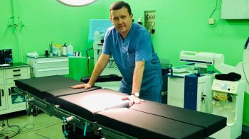 Для львівської дитячої лікарні благодійники купили новий операційний стіл за мільйон гривень