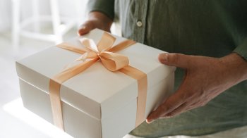 День закоханих 2026: що подарувати чоловіку на 14 лютого