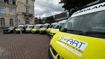 У Львові передали “швидкі” та пікапи для військових медиків на фронт