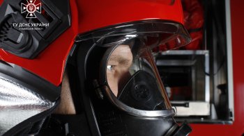 На Київщині масштабна пожежа: горить будівля, де вирощували гриби (ВІДЕО)