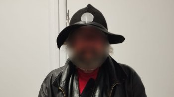 62-річний львів`янин зірвав прапори з меморіалу на алеї Героїв у Львові