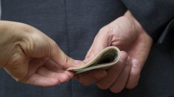 Хабар, фото умовне