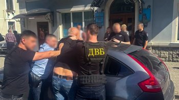 ДВБ викрило корупційні схеми в Сервісних центрах МВС: їм загрожує до 8 років тюрми