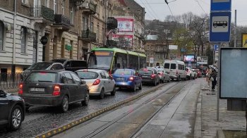 На одній з вулиць Львова з понеділка частково обмежать рух через заміну делініаторів