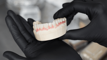 Львів’яни зможуть безкоштовно встановити зубні протези