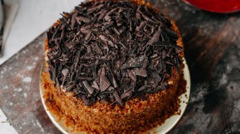 Торт “Спартак” на сковороді: простий рецепт десерту без випікання