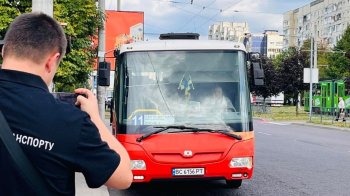 У Львові оштрафували перевізників за неправильну зупинку автобусів