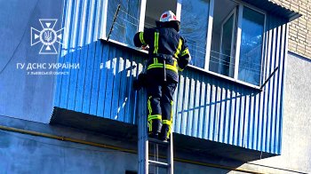 У Радехові півторарічний хлопчик зачинив матір на балконі: визволяти жінку довелося рятувальникам