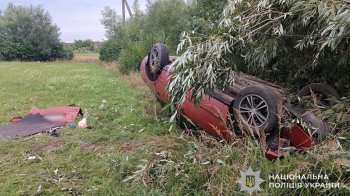 У селі на Львівщині перекинувся Audi A4: троє людей у лікарні