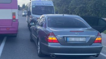На Львівщині госпіталізували 33-річну жінку через наїзд Mercedes