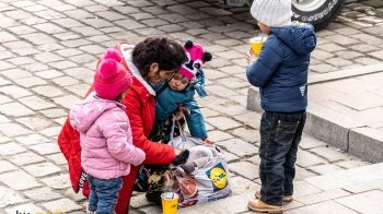 "У мене на руках - троє дітей", - історія однієї евакуйованої львівʼянки