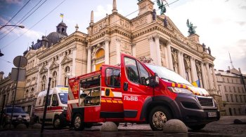 На дорогах Львівщини більше спецтехніки: попередження про навчання