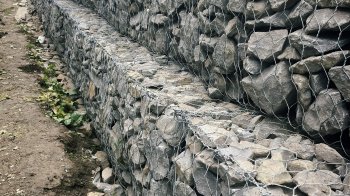 На Львівщині укріпляють гірську дорогу від зсувів та розмивань