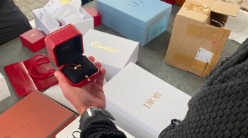 На Львівщині зупинили дві партії незадекларованих брендових речей на 1,5 млн грн
