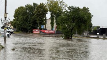 У Львові через зливу затопило декілька вулиць і автостоянку біля ЖК
