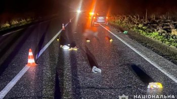 На Львівщині загинув пішохід після наїзду двох автомобілів