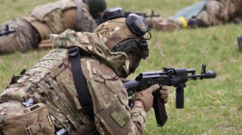 Прикордонники показали відео взяття в полон розвідника-спецпризначенця РФ