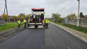 У селі на Львівщині завершують ремонт двох доріг місцевого значення