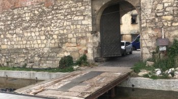 У Львові закрили прохід через місток біля монастиря Бернардинів