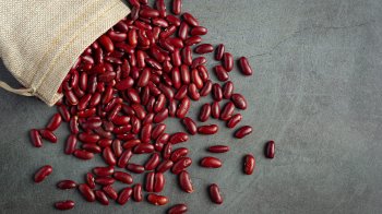 Рецепти пісних страв: готуємо тефтелі з квасолі з горіховою підливою