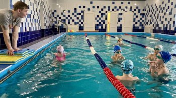 У 16 школах Львова школярі зможуть безкоштовно плавати під час канікул