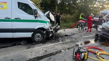 Під час обгону біля Буська інкасаторське авто потрапило в ДТП: восьмеро постраждалих