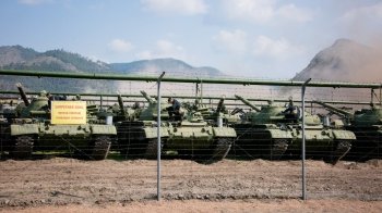 Окупанти пригнали на Запоріжжя ешелон законсервованих танків