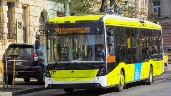 У Львові в поминальні дні збільшать кількість громадського транспорту до кладовищ