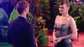 У новому сезоні шоу «Холостяк» взяла участь патрульна поліцейська зі Львова: запам’яталась оригінальним «подарунком»