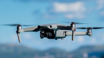 На вечірці до Дня молоді львів’яни власноруч зібрали 50 дронів для ЗСУ