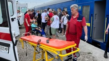 Лікуватимуться у медзакладах Львівщини: 30 пацієнтів прибули евакуаційним потягом до Львова