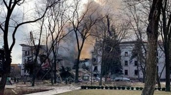 12 людей, не більше: окупанти оприлюднили свої дані загиблих під Драмтеатром в Маріуполі
