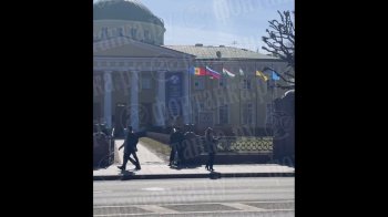 У російському Санкт-Петербурзі майорить український прапор (відео)