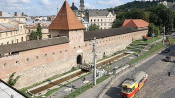 Оборонний мур Бернардинського монастиря