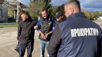 Мешканець Львівщини продавав патрони у закинутій будівлі в центрі села